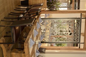 2 restaurants, serveren ontbijt, lunch, diner, internationale gerechten