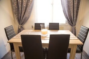 Apartment, 2 Bedrooms, Kitchen | In-room dining