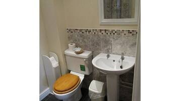 Habitación con 1 cama doble o 2 individuales, baño privado | Baño