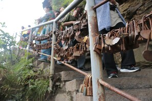 4 عدّة غرف نوم وخزنة داخل الغرفة وأسرّة قابلة للطي وواي فاي مجانًا