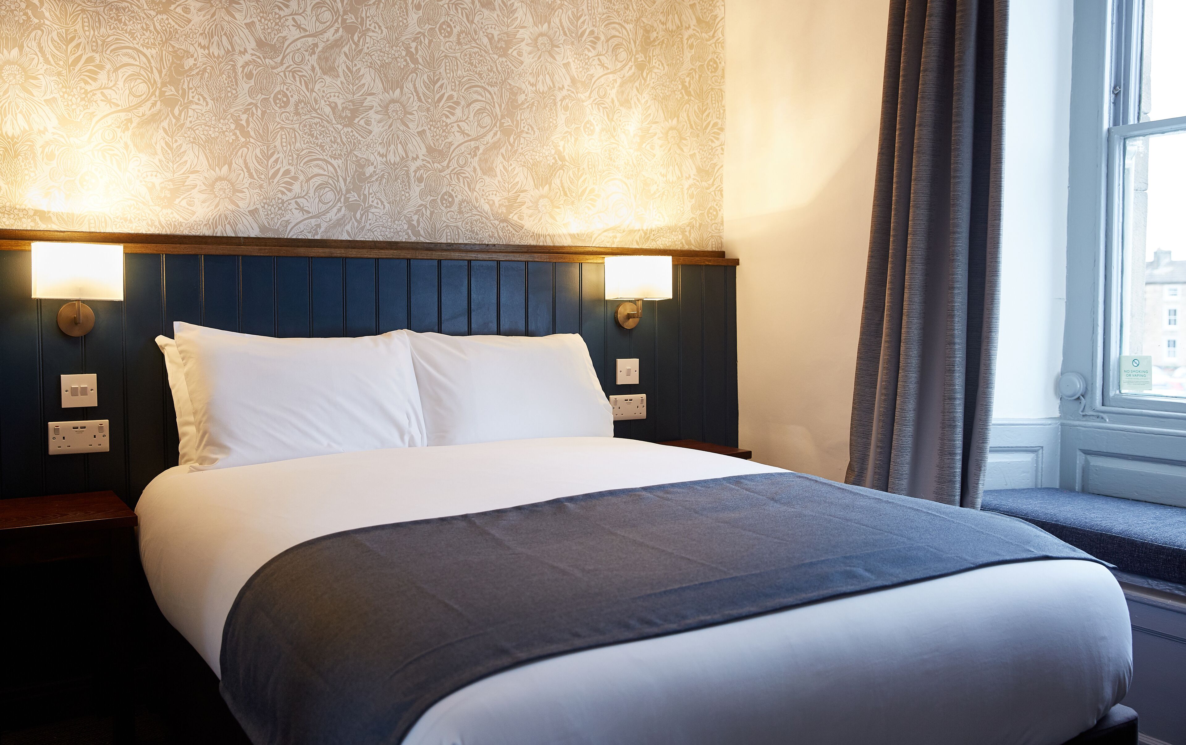 standard double room | desk, iron/ironing board, free wifi, bed sheets