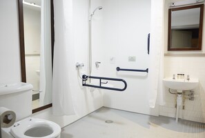 Standard Double Room | Bathroom | Combined shower/bathtub, hair dryer, towels