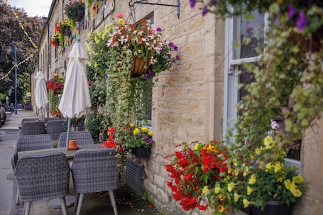 Terrace/patio. Kings Head Masham by Chef and Brewer Collection