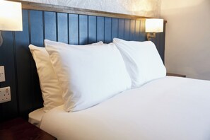 Desk, iron/ironing board, free WiFi, bed sheets - Kings Head Masham by Chef and Brewer Collection (Ripon)