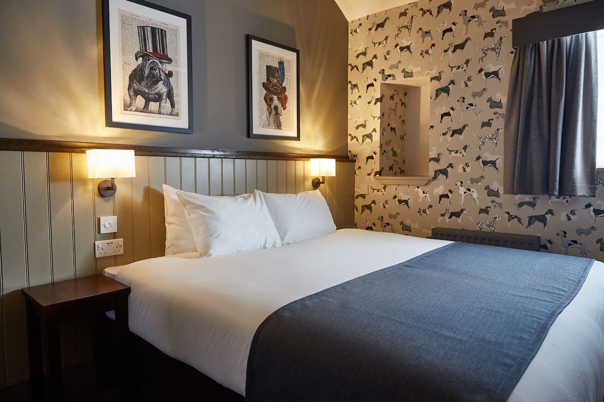 Standard-Doppelzimmer | Schreibtisch, Bügeleisen/Bügelbrett, kostenloses WLAN, Bettwäsche