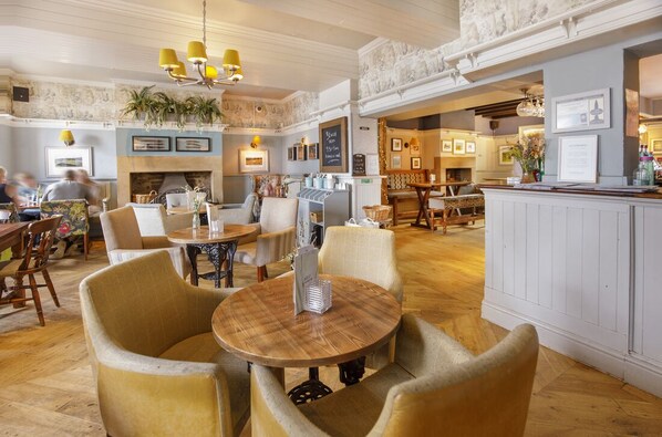 Breakfast, lunch, dinner served; British cuisine 