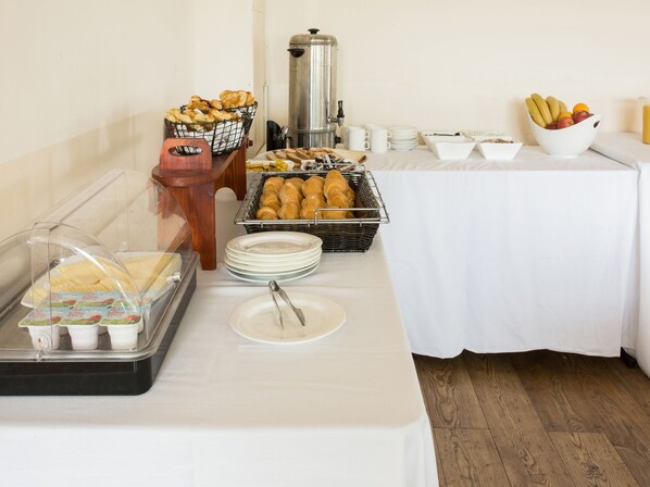 Breakfast buffet - OYO Osterley Park (Isleworth)