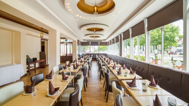 Dinner served - OYO Osterley Park (Isleworth)