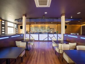 Dinner served - OYO Osterley Park (Isleworth)