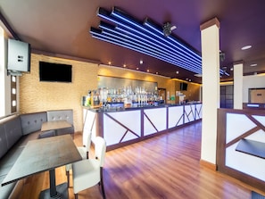 Dining - OYO Osterley Park (Isleworth)