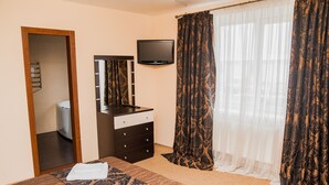 Suite | Minibar, in-room safe, soundproofing, cribs (free) - Yavir Hotel (Poltava)