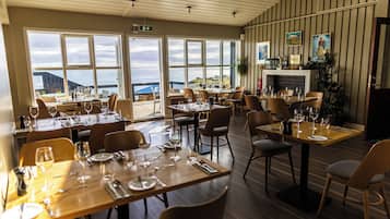 Aamiainen ja illallinen, paikallinen keittiö