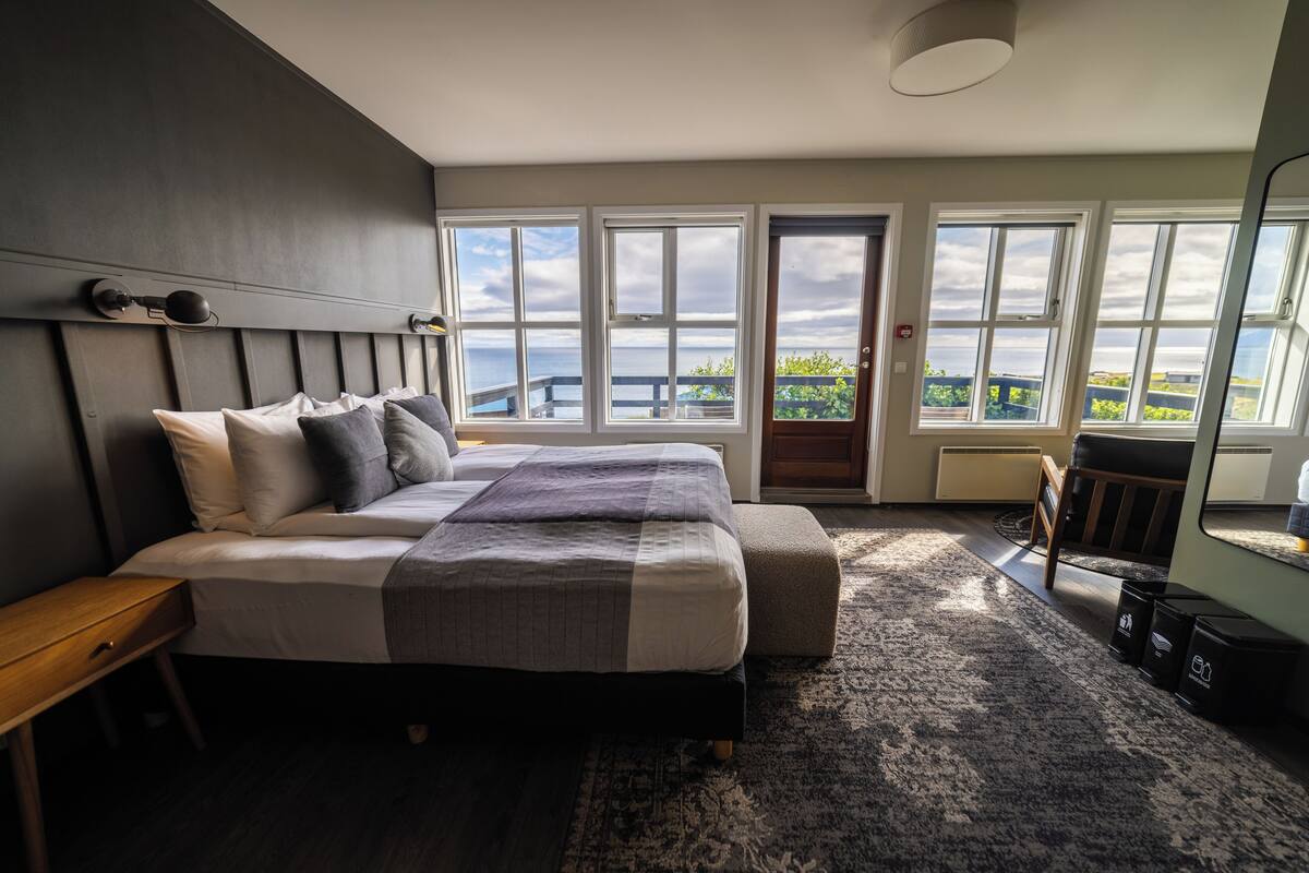 superior room, 1 queen bed, ocean view | in-room safe, desk, free cots/infant beds, free wifi