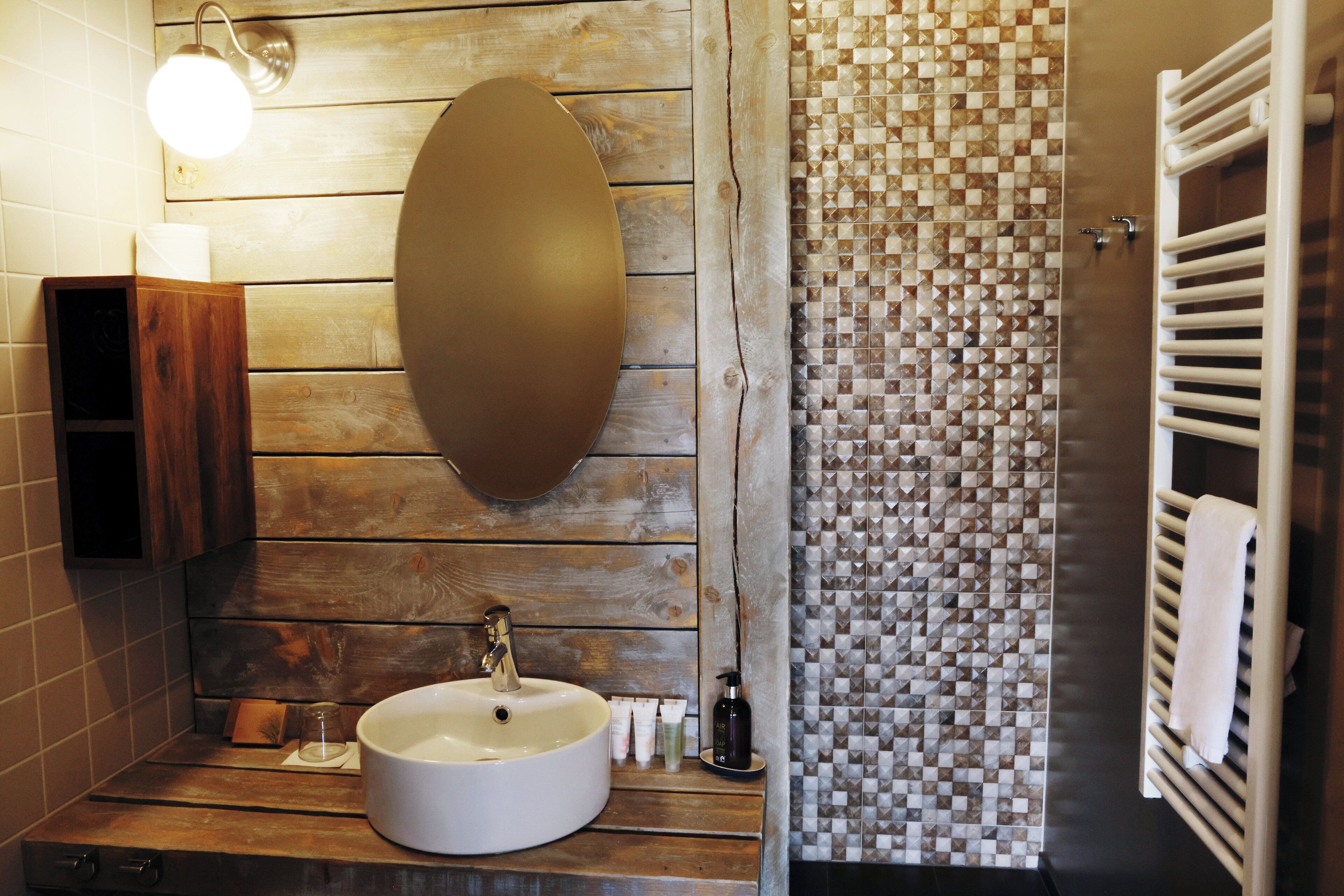 superior room | bathroom | free toiletries, hair dryer, towels, soap