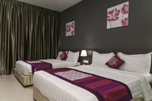 Deluxe Family | Premium bedding, desk, rollaway beds, free WiFi