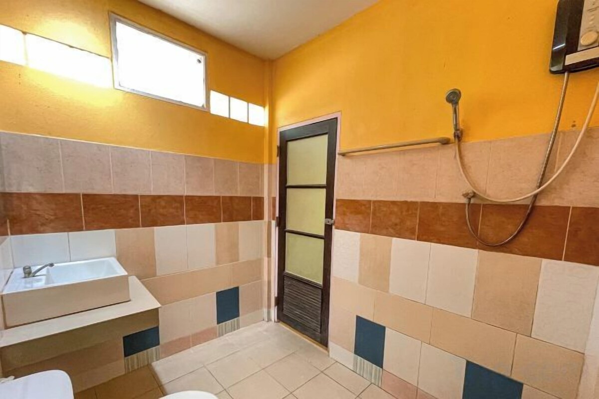 Bathroom | Shower, rainfall showerhead, free toiletries, towels
