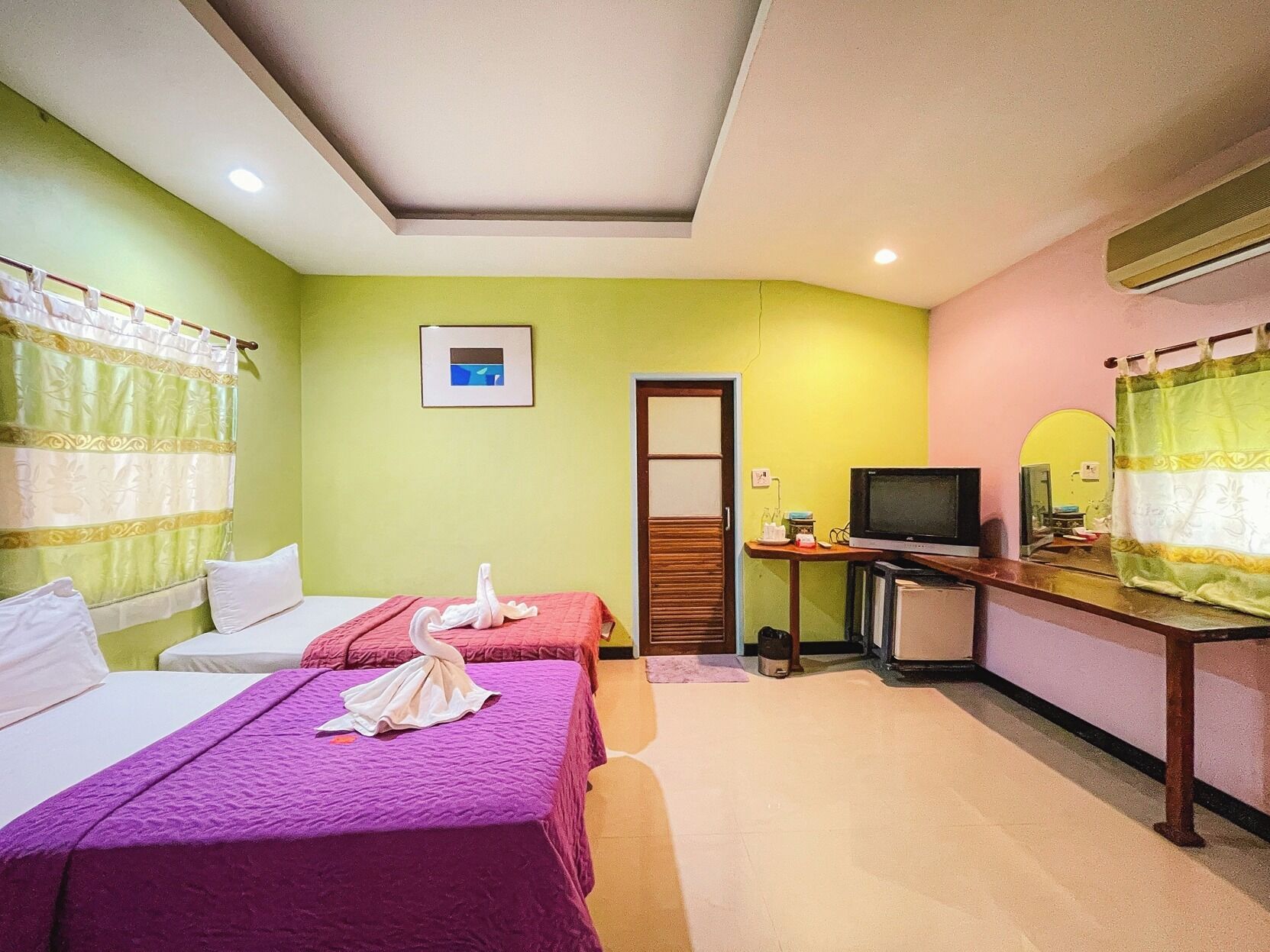 Free WiFi, bed sheets