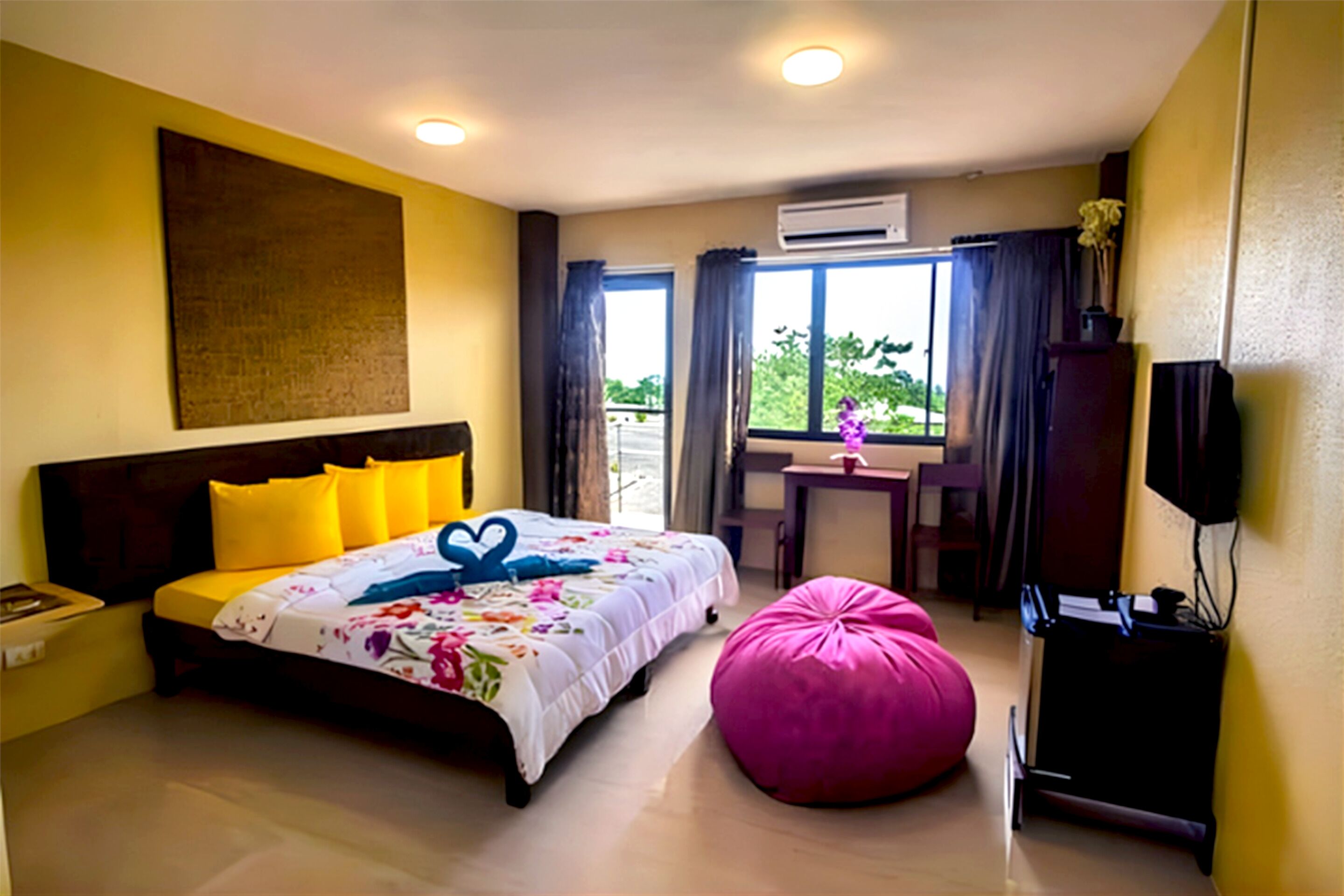 Chambre, vue jardin | Minibar, bureau, fer et planche à repasser, lits bébé (gratuits)