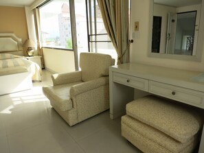 Kamar Deluks | Pemandangan dari kamar