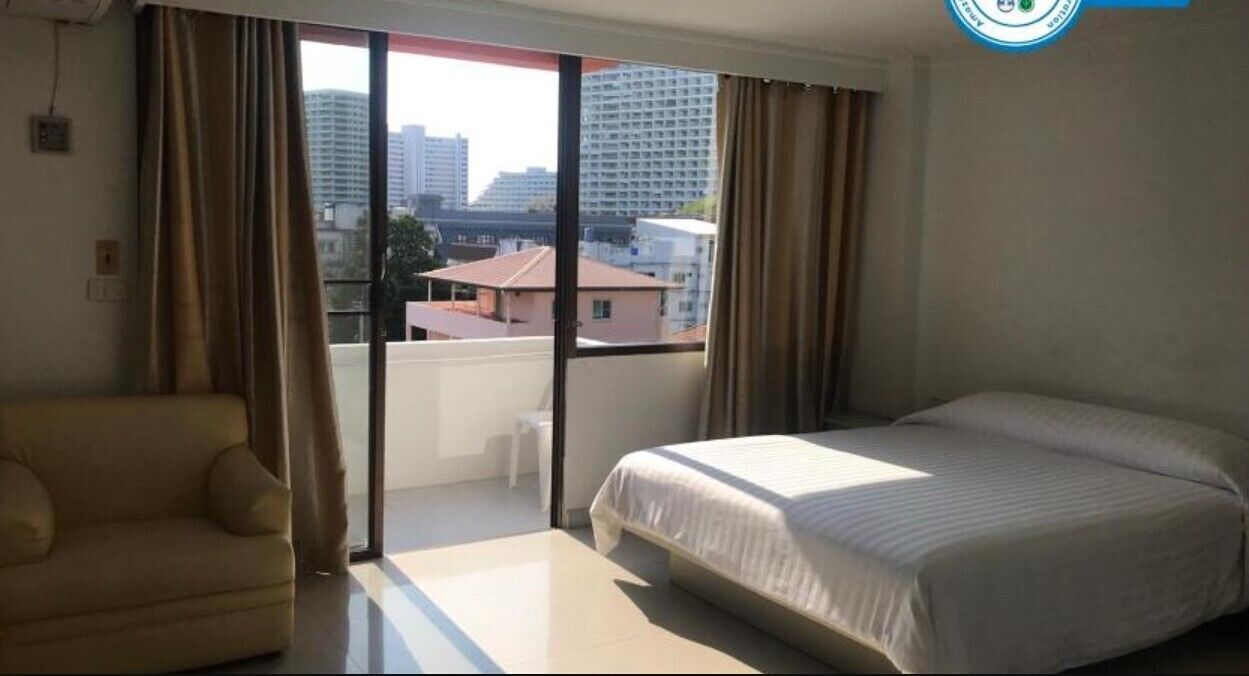 Escritorio, wifi gratis, ropa de cama