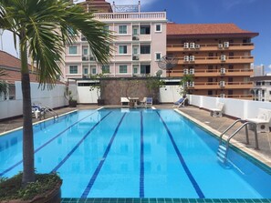 Kolam renang outdoor