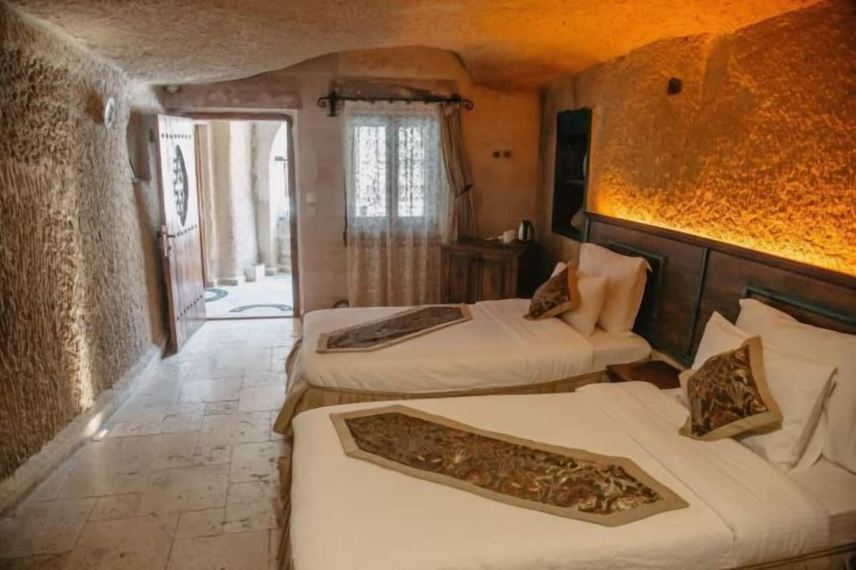 Minibar, in-room safe, individually decorated, individually furnished