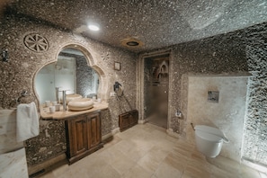 Superior Cave Suite