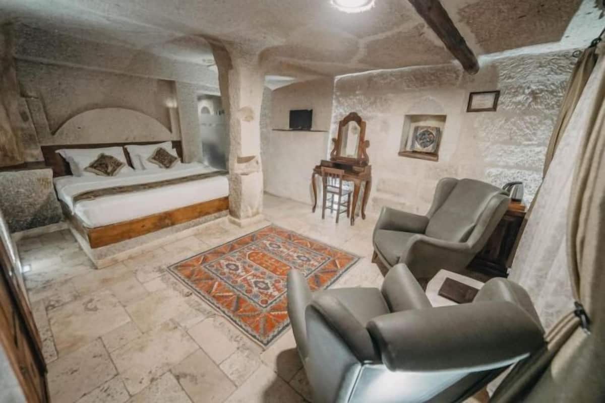 1 bedroom, minibar, in-room safe, individually decorated