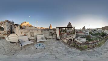 Superior Cave Suite | Terrace/patio