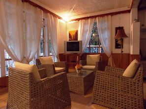 Departamento, 2 habitaciones, cocina | Escritorio y wifi gratis