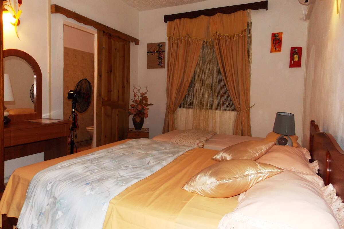 Departamento, 2 habitaciones, cocina | Escritorio y wifi gratis