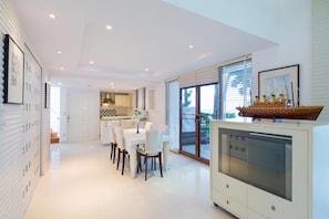 Exclusive Villa, 3 Bedrooms, Sea View, Sea Facing | In-room dining
