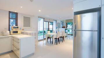 Exclusive Villa, 3 Bedrooms, Sea View, Sea Facing | In-room dining