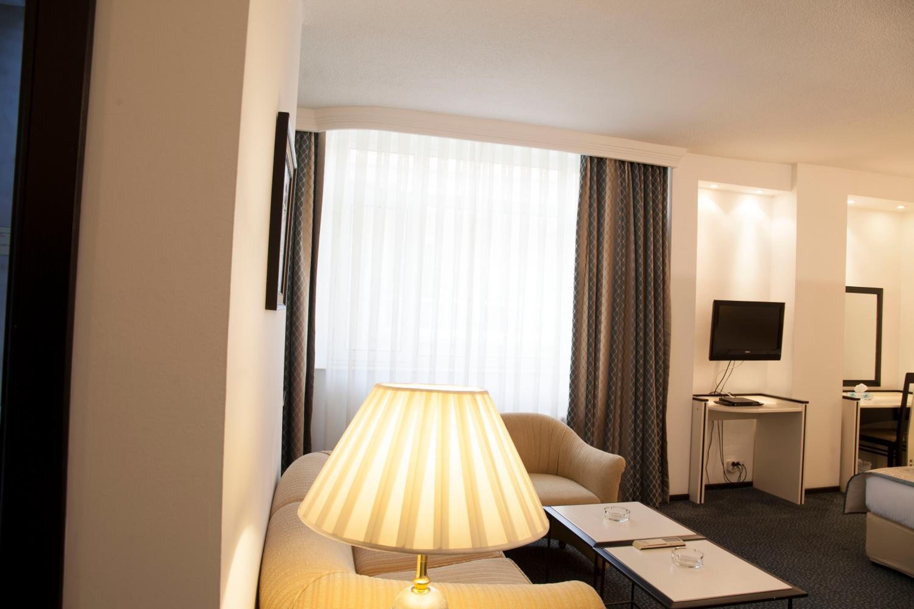 Foto - King Hotel Guvenlik