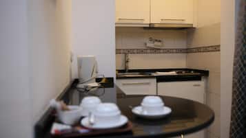 Coffee/tea maker, electric kettle