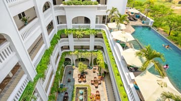 Vista frontal de la propiedad