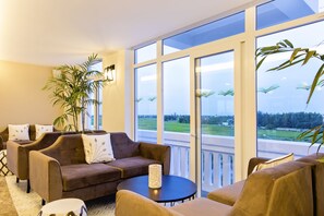 Poolside bar - Lasenta Boutique Hotel Hoian (Da Nang)