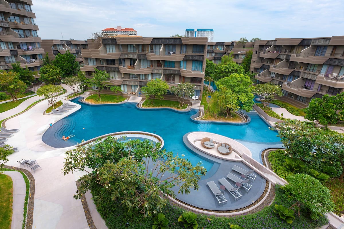 Apartment, 2 Bedrooms, Pool View | In-room safe, blackout curtains