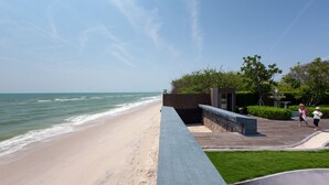 Beach - Baan Sanngarm Beachfront Condominium (Cha-am)