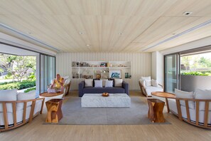 Lobby sitting area - Baan Sanngarm Beachfront Condominium (Cha-am)