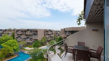 Apartment, 2 Bedrooms, Pool View | In-room safe, blackout drapes