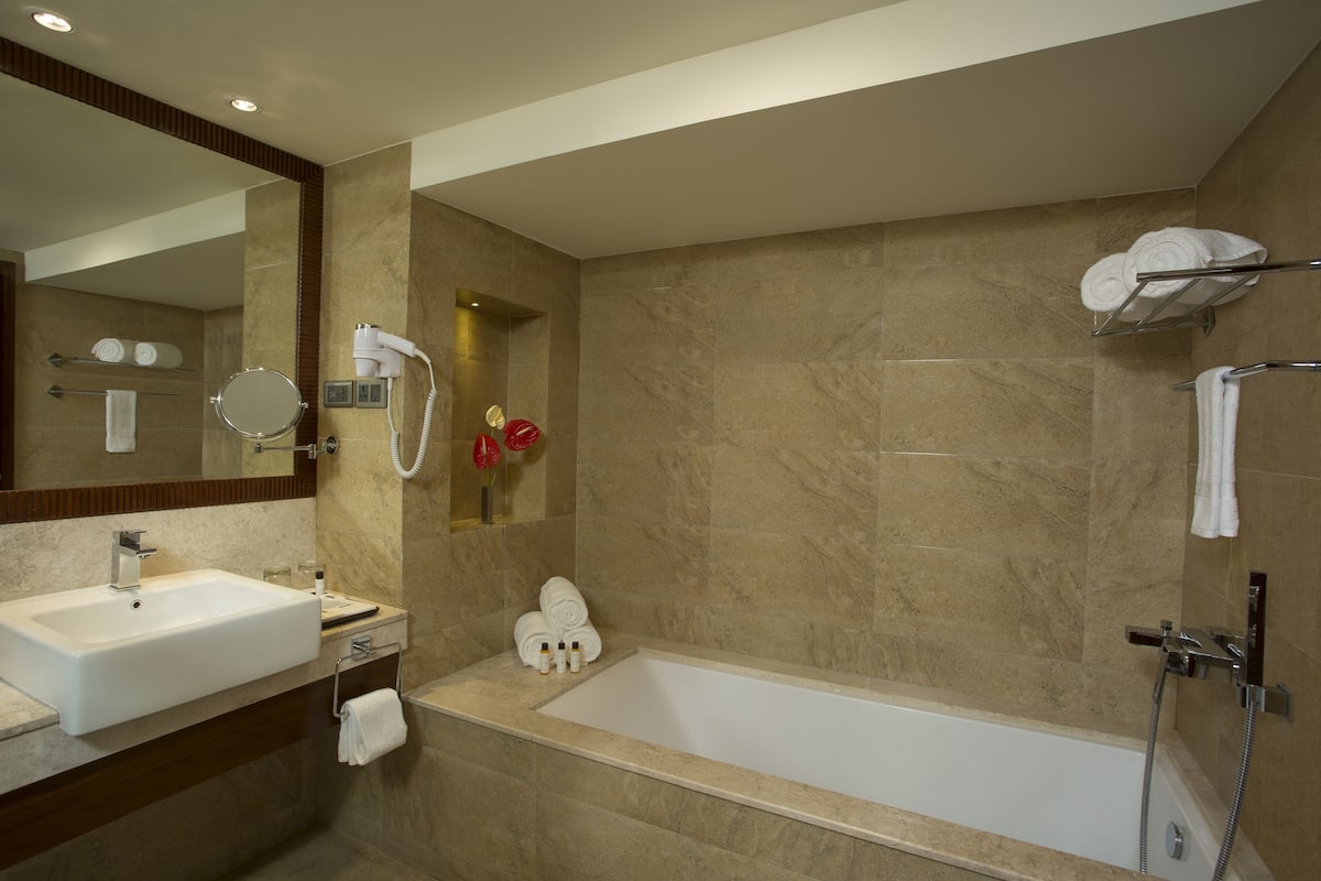 shower, free toiletries, slippers, towels