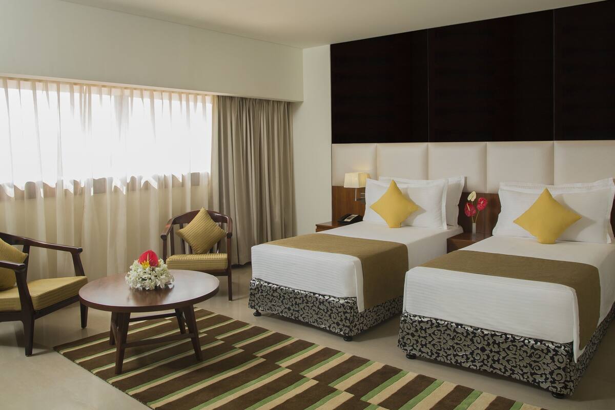 premium room, city view (including free wifi) | 1 bedroom, premium bedding, minibar, in-room safe