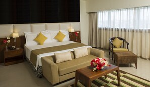 Premium bedding, minibar, in-room safe, desk - The Raviz Calicut (Kozhikode)