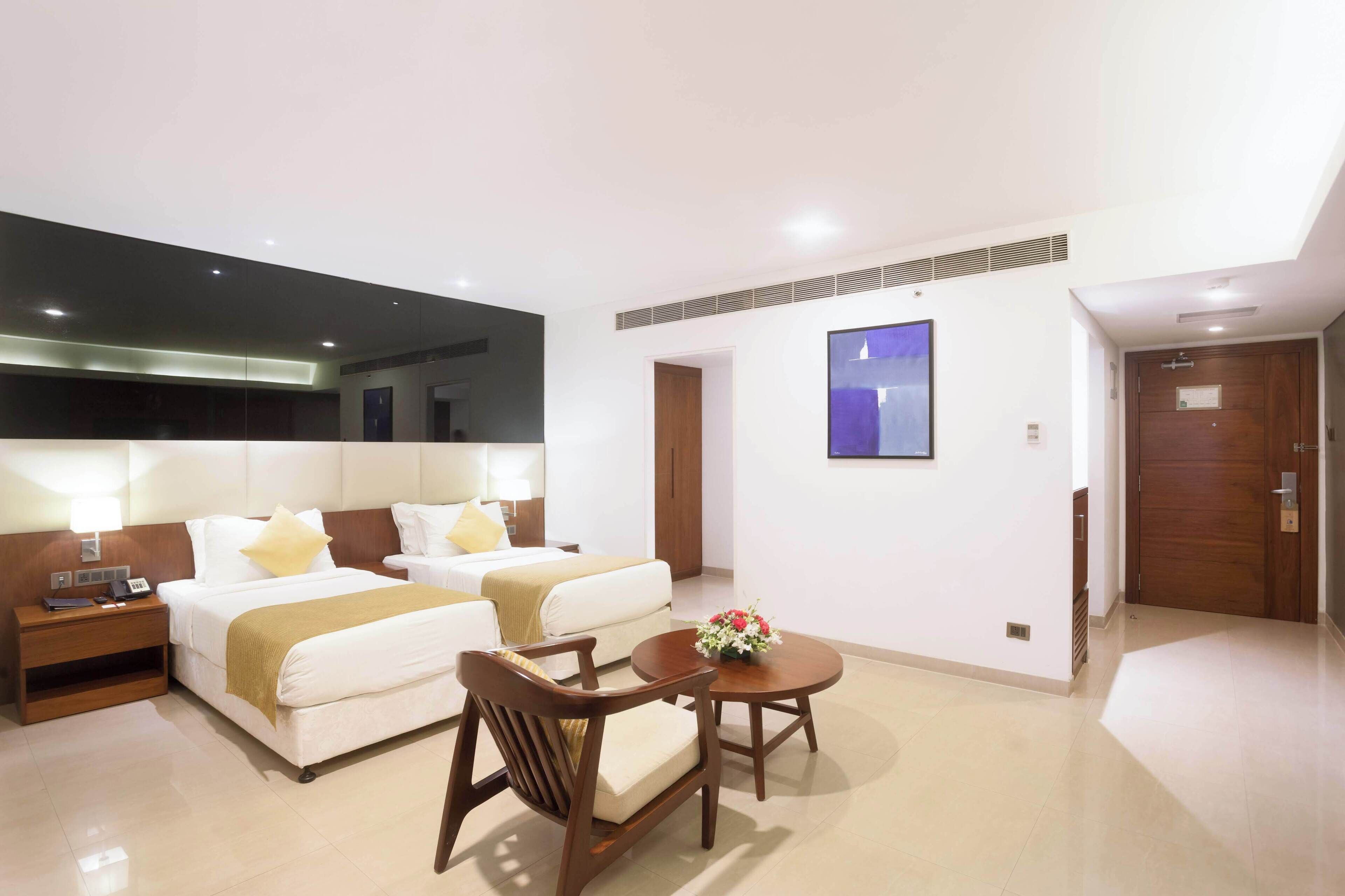 Rom – premium, 2 enkeltsenger, byutsikt (Including Free wifi) | Sengetøy av topp kvalitet, minibar, safe på rommet og skrivebord