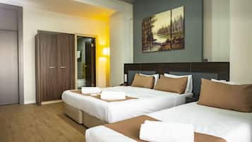 Classic Twin Room | Desk, cribs (surcharge), WiFi (free)