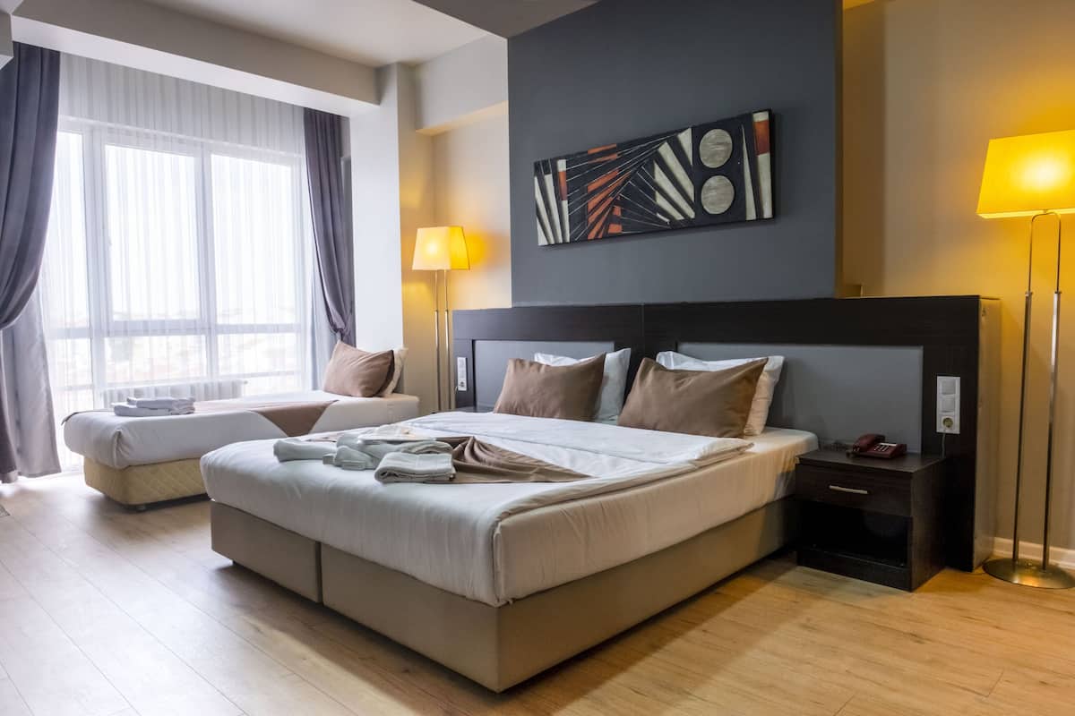 Comfort Triple Room | Desk, cribs/infant beds, free WiFi