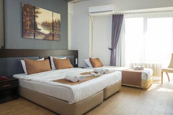 Habitación clásica con 2 camas individuales | Escritorio, cunas y wifi gratis