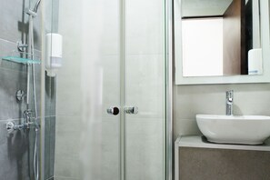 Habitación básica doble | Escritorio, cunas (de pago), wifi gratis