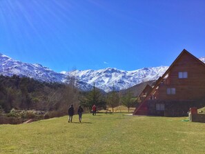 Quarto casal básico, 1 quarto, vista para o jardim | Vista para a montanha